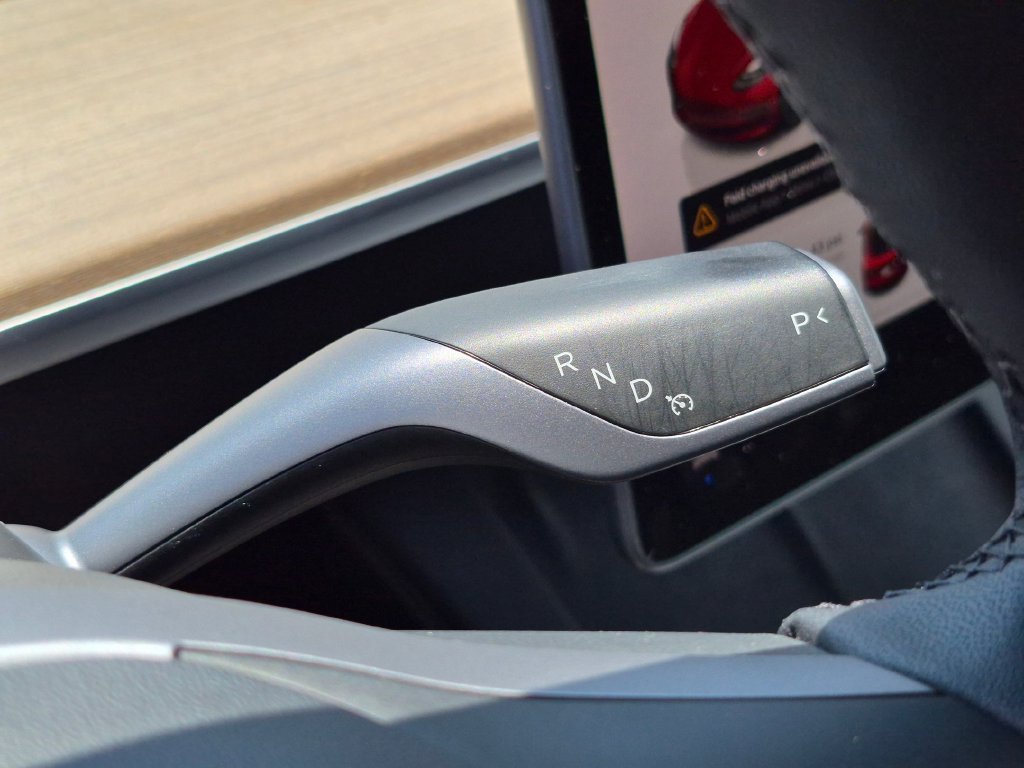 Used 2022 Red Tesla Long Range image 16