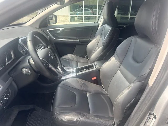 Used 2017 Bright Silver Metallic Volvo T6 Dynamic image 20