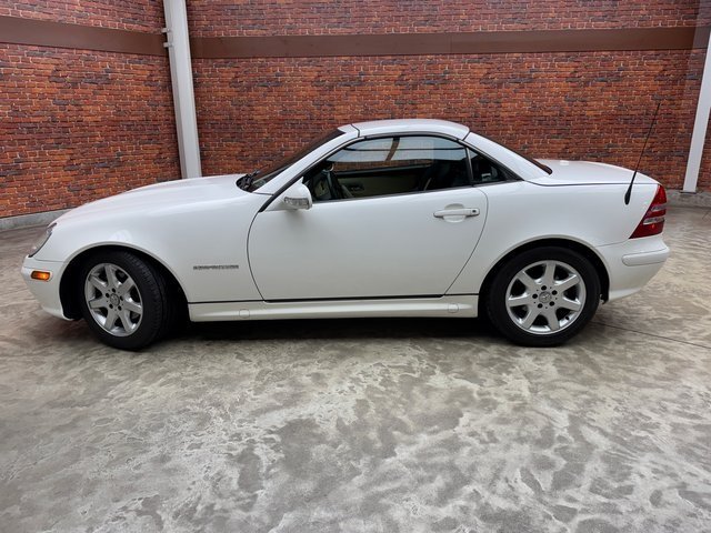 Used 2004 Mercedes-Benz SLK-Class SLK230 Kompressor with VIN WDBKK49F54F304766 for sale in Reading, PA