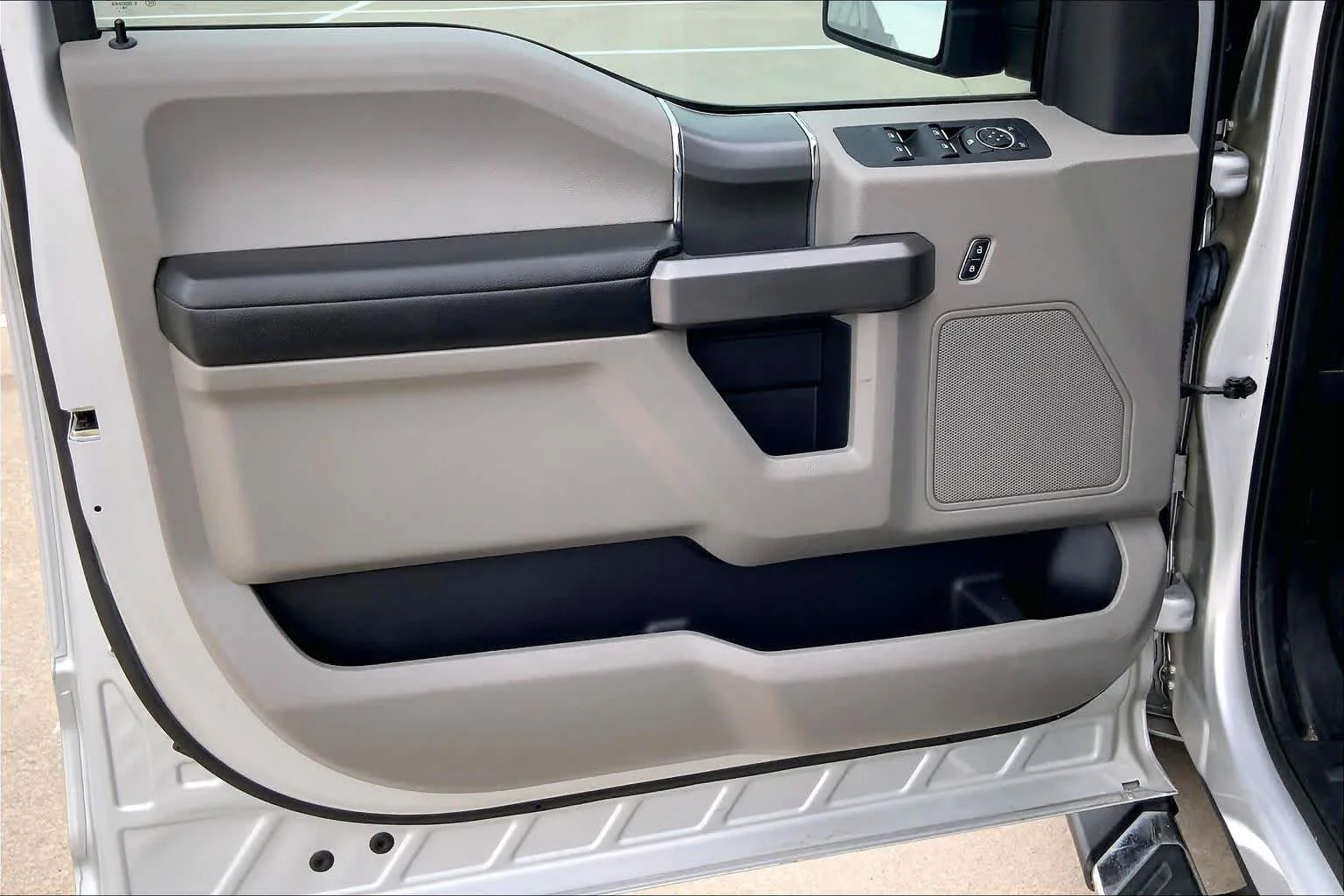 Used 2019 Ingot Silver/Magnetic Ford XLT image 21