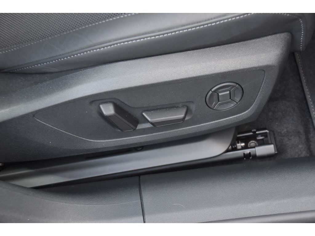 Used 2025 Florett Silver Metallic Audi Premium Plus image 30