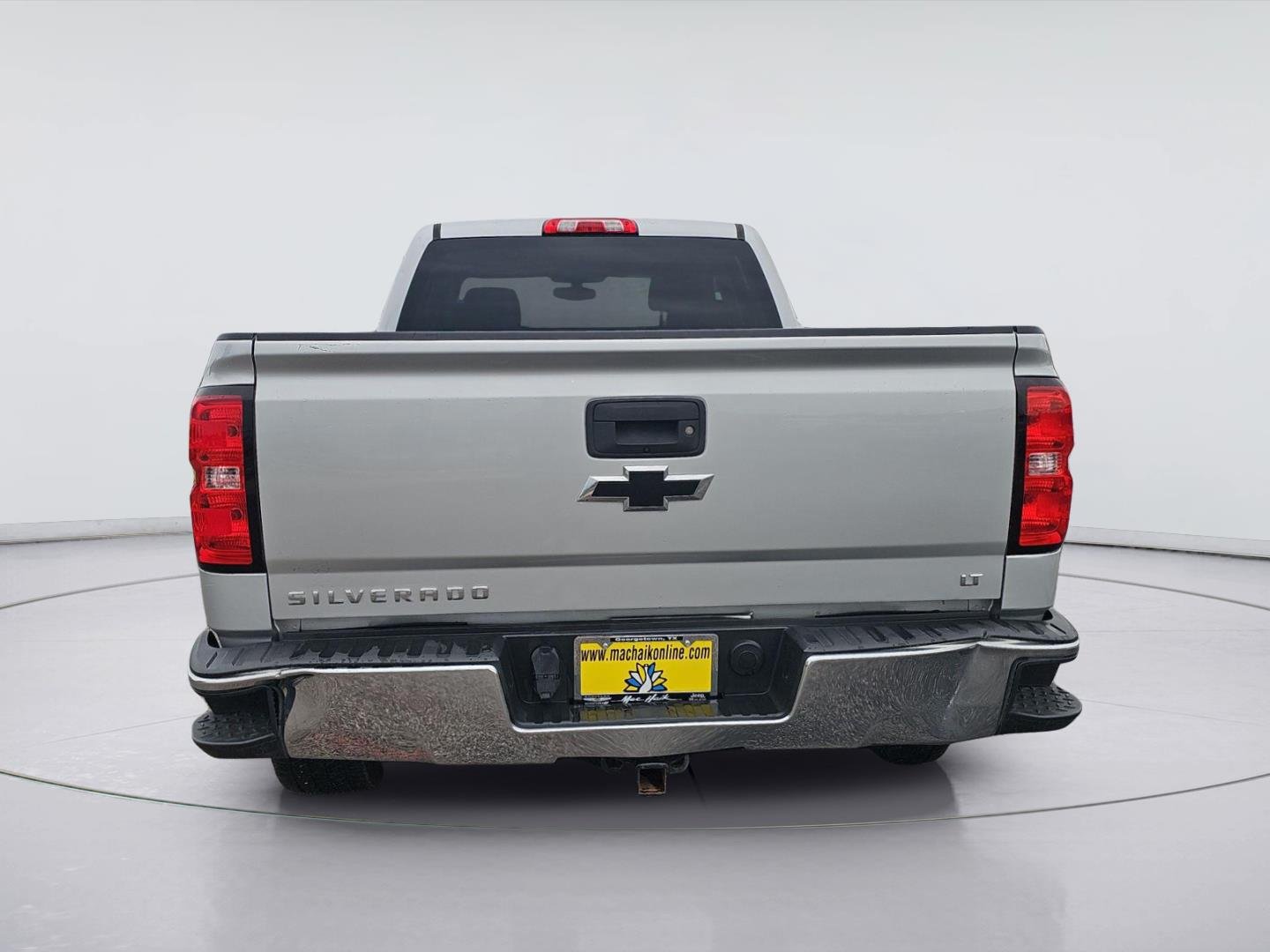 Used 2018 Silver Ice Metallic Chevrolet LT image 4
