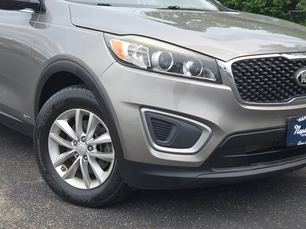 Used 2016 Silver Kia LX image 3