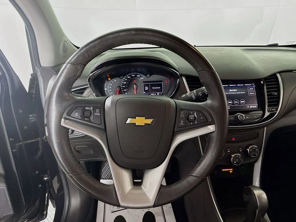 Used 2020  Chevrolet LT image 11