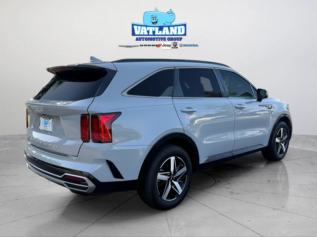 Used 2022 Gray Kia EX image 5