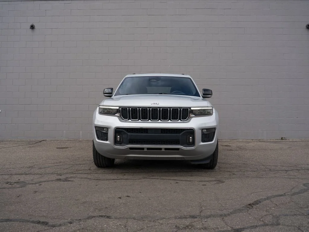 Used 2022 Silver Jeep Overland image 10