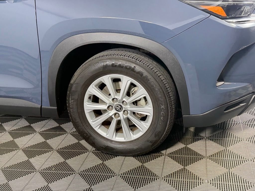 Used 2024 Cloud Toyota XLE image 11