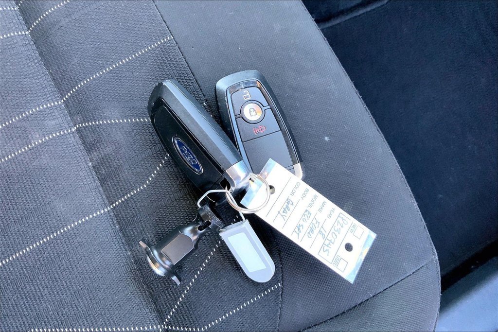 Used 2018 Smoke Metallic Ford SE image 11