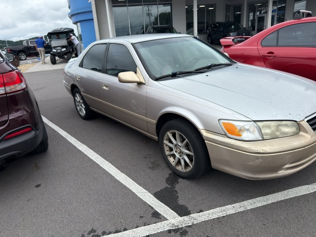 Used 2000 Cashmere Beige Metallic Toyota LE image 5