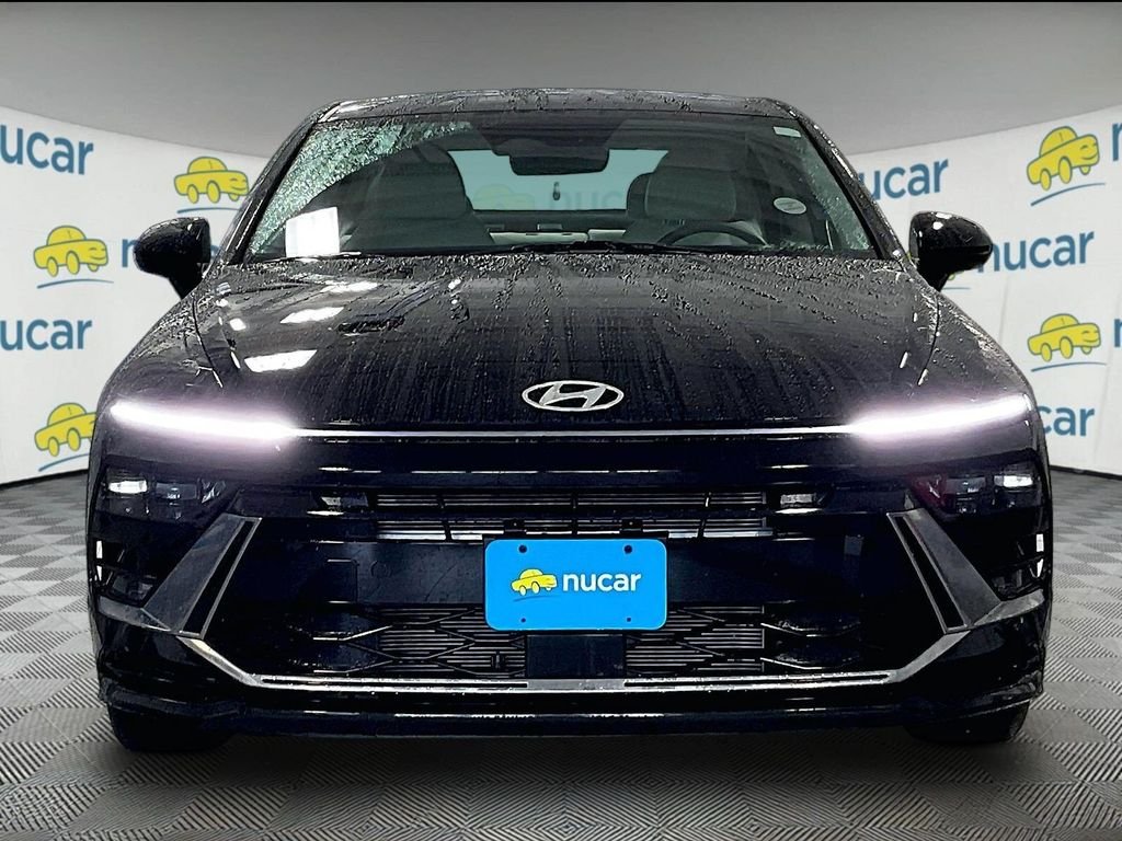 Used 2025 Black Hyundai SEL image 2
