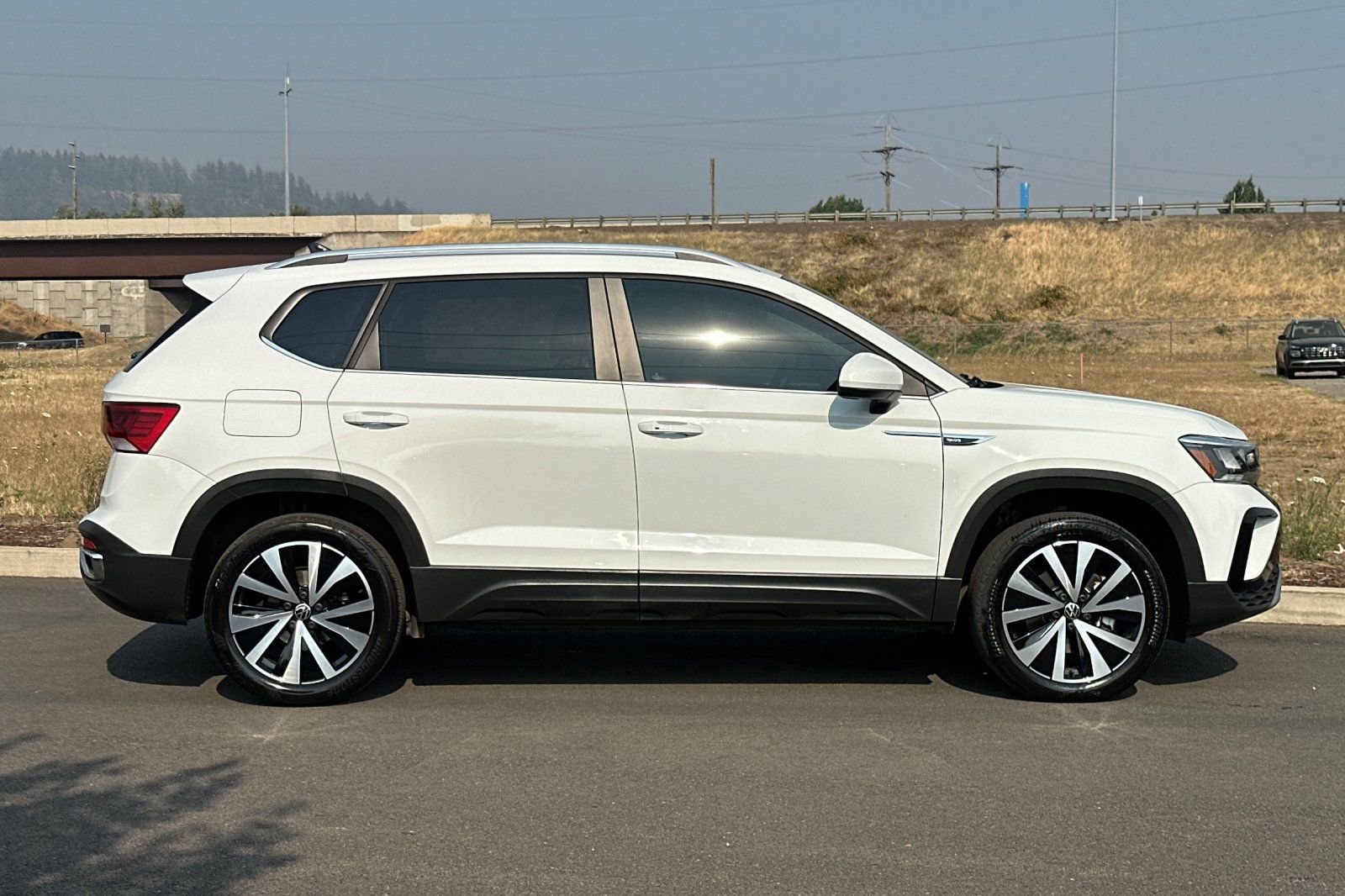 Used 2022 White Volkswagen 1.5T SE image 2