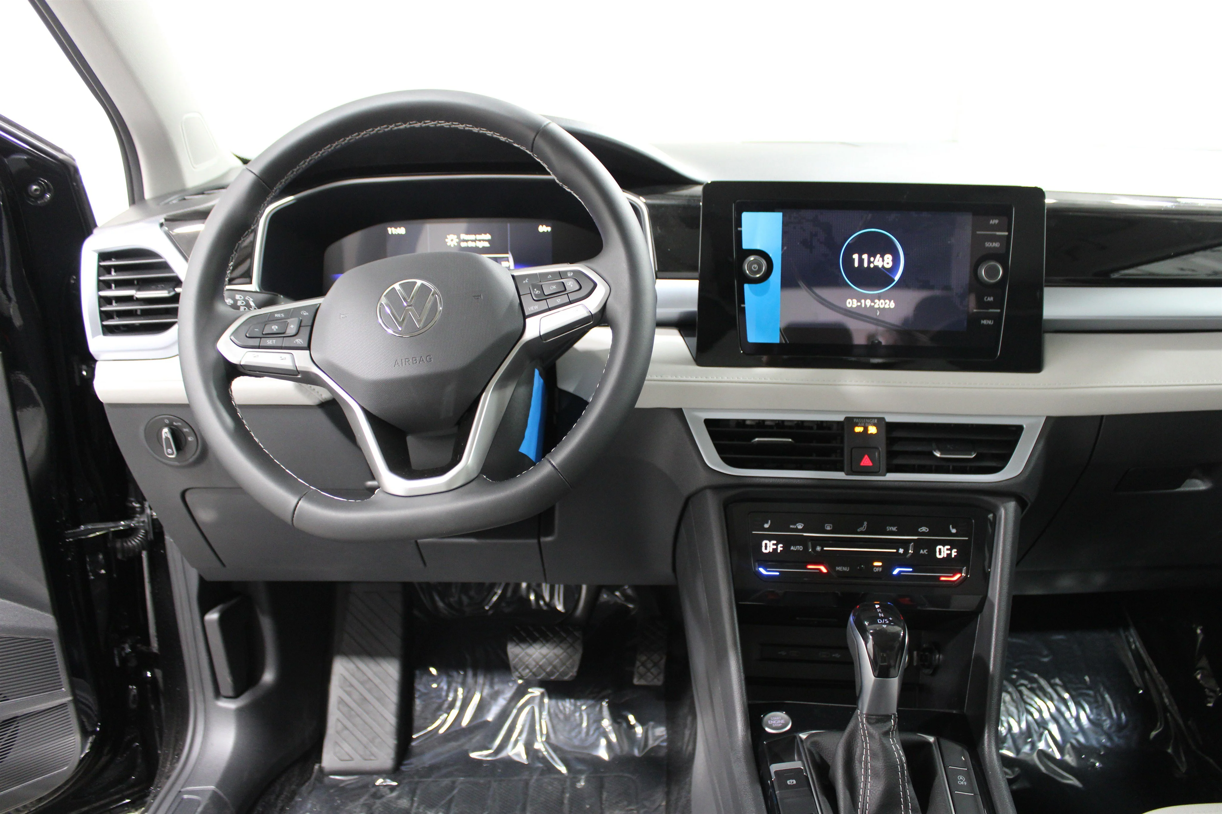 New 2026 Deep Black Pearl Volkswagen SE image 2