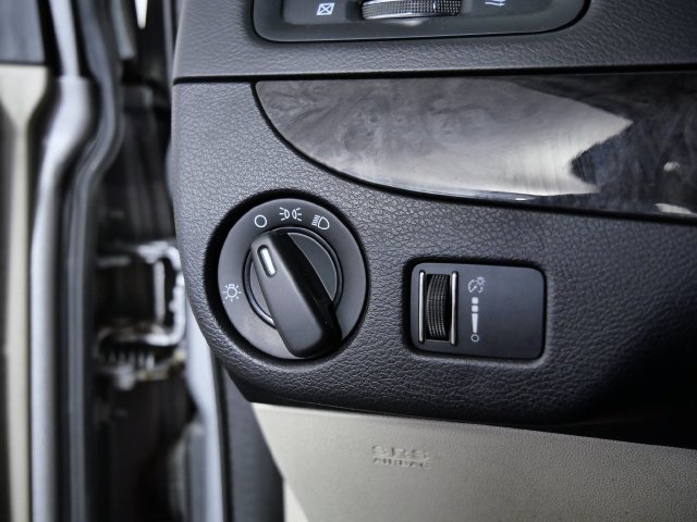 Used 2016 Silver Dodge SXT image 22