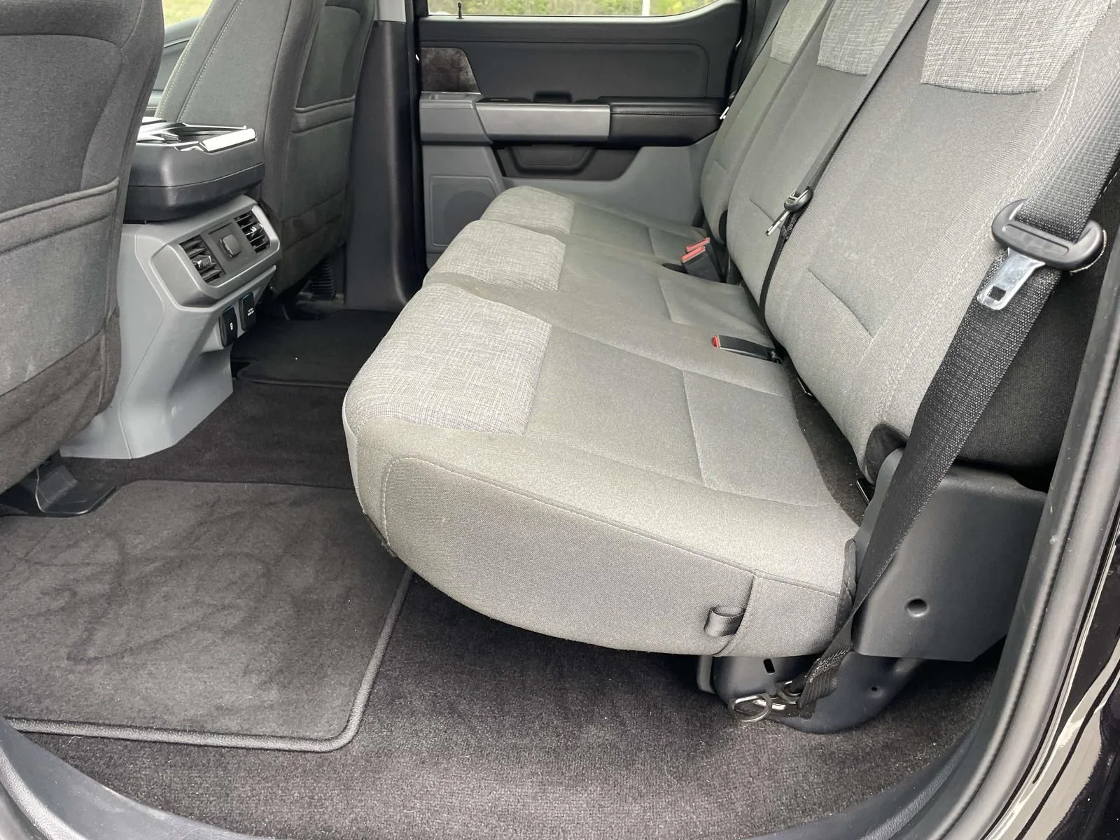 Used 2022 Black Ford XLT image 10