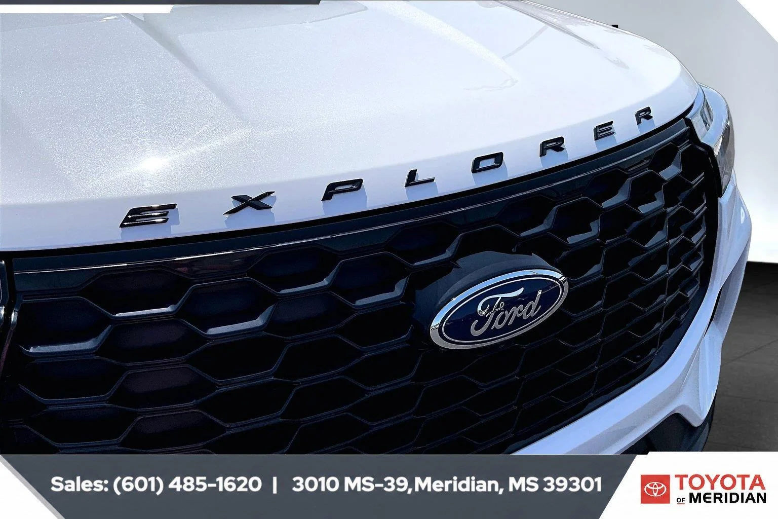 Used 2025 Star White Metallic Tri-Coat Ford ST-Line image 22