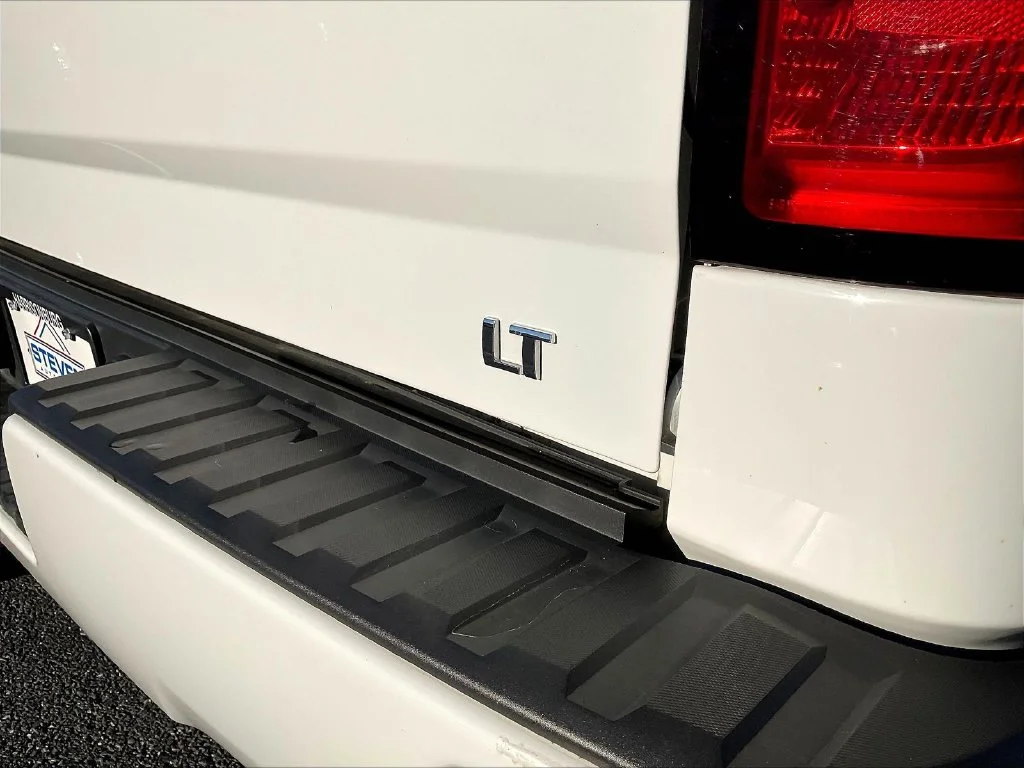 Used 2016 White Chevrolet LT image 26