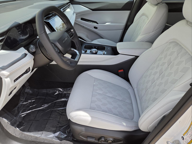 New 2026 Bright White Clear-Coat Exterior Paint Jeep Overland image 18