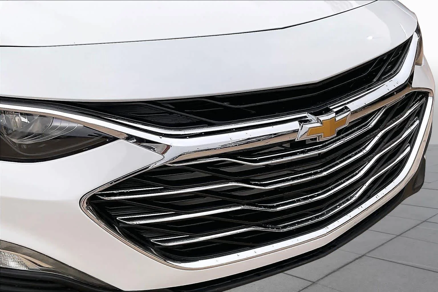 Used 2024 Summit White Chevrolet LT image 28