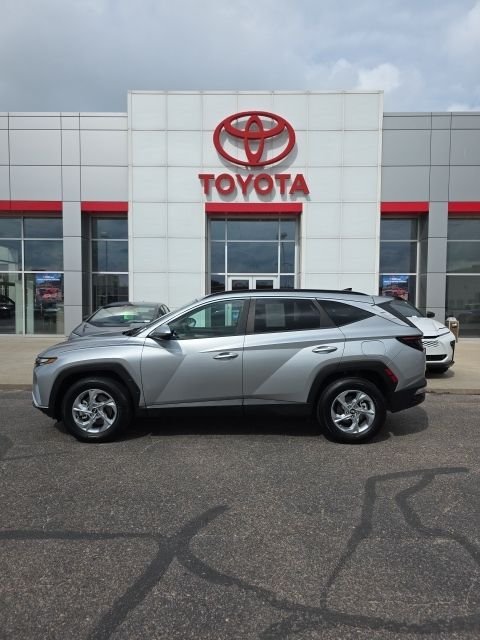 Used 2022 Silver Hyundai SEL image 2
