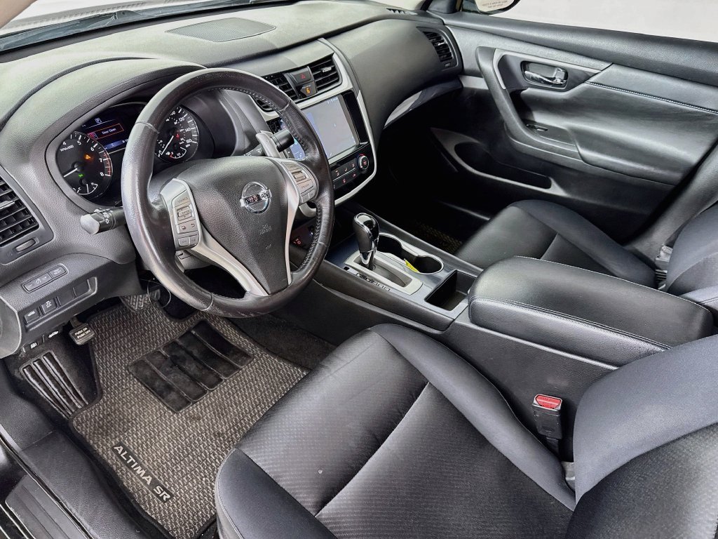 Used 2018 Super Black Clearcoat Nissan 2.5 SR image 10