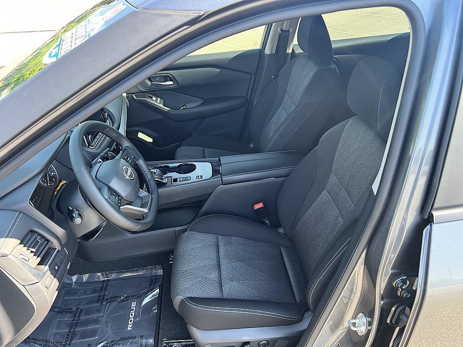 Certified Used 2025 Gun Metallic Nissan SV image 13