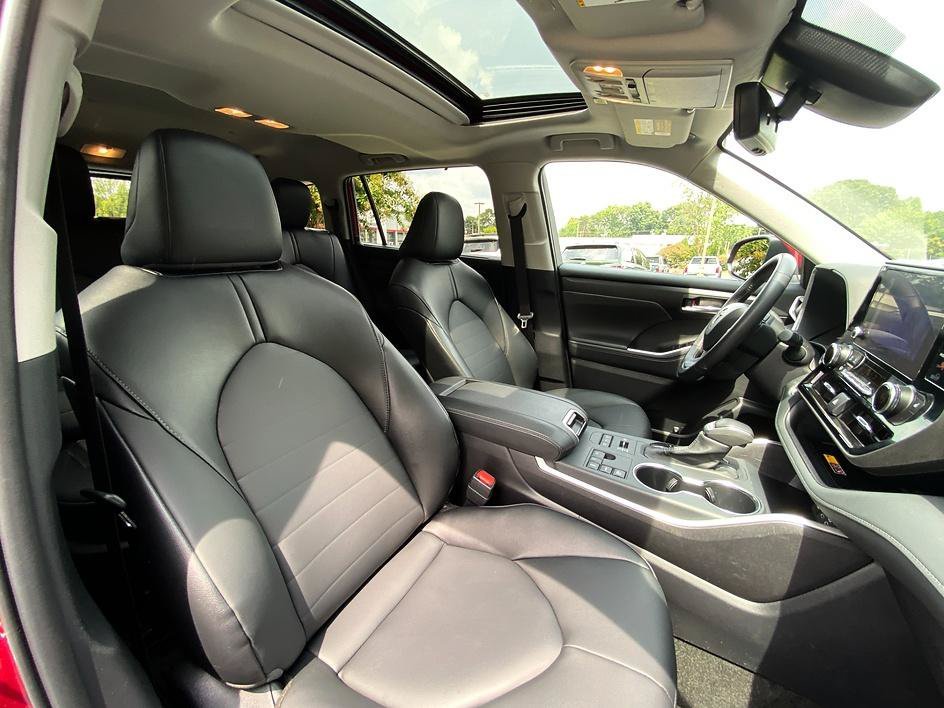 Used 2026 Ruby Flare Pearl Toyota XLE image 23