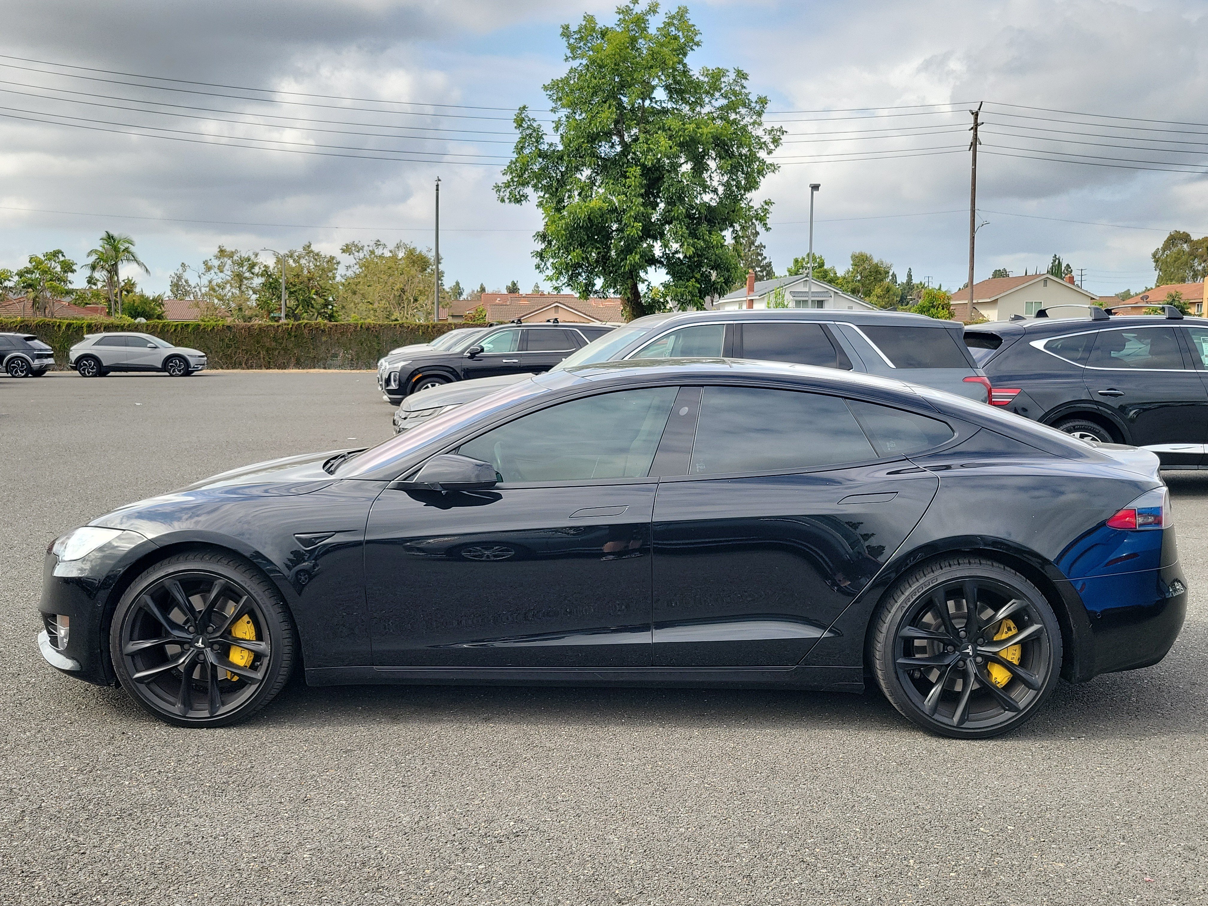 Used 2018 Solid Black Tesla 75D image 2