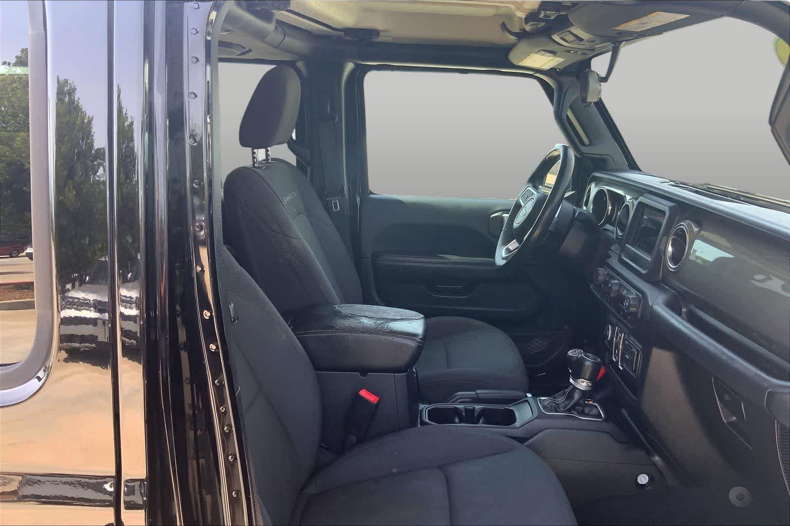 Used 2019 Black Clearcoat Jeep Sahara image 9