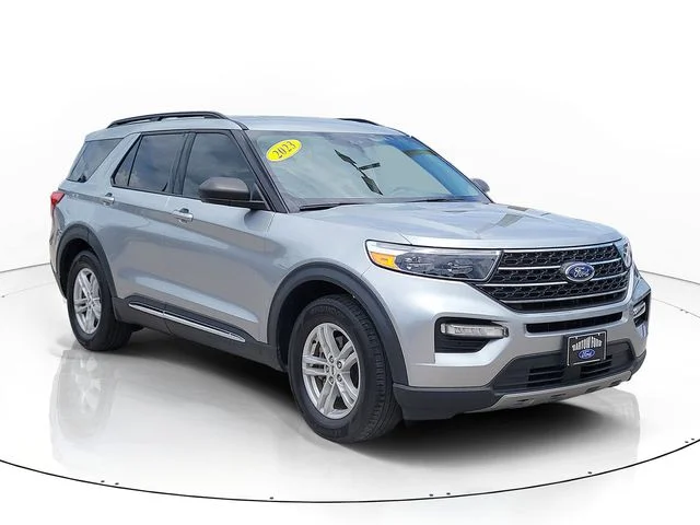 Used 2023 Silver Ford XLT image 3