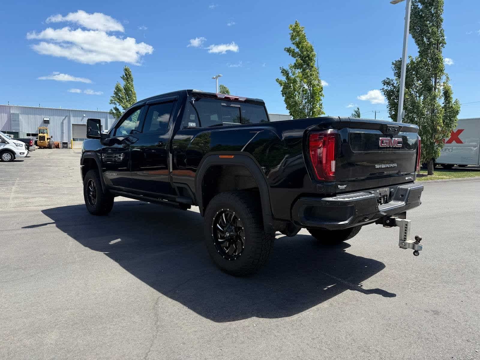 Used 2022 Onyx Black GMC AT4 image 9