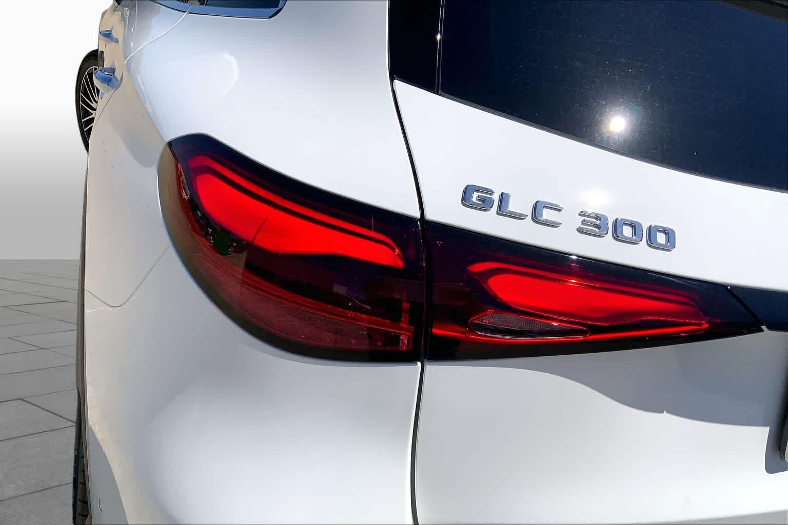 New 2026 Polar White Mercedes-Benz GLC 300 image 14