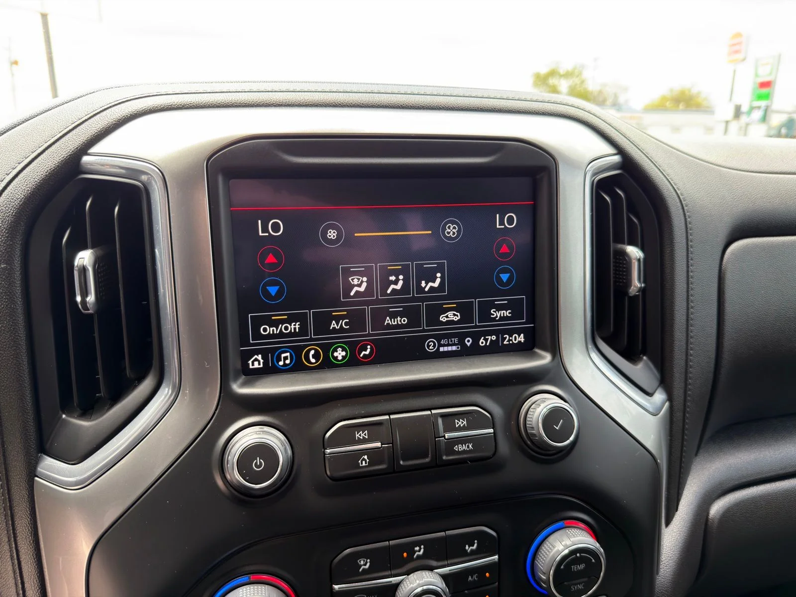 Used 2022 White Chevrolet LT image 25