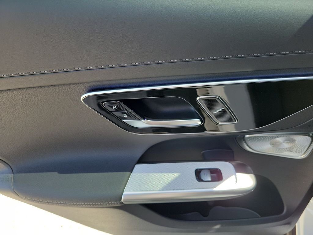 New 2027 Polar White Mercedes-Benz GLC 300 image 15