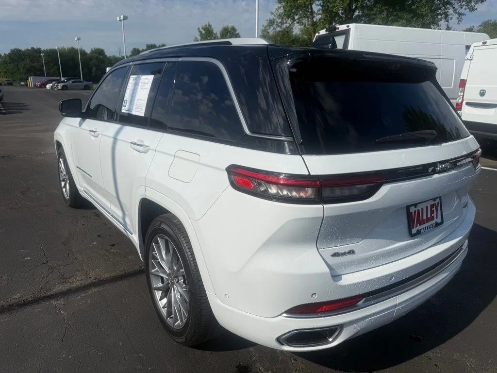 Used 2022 White Jeep Summit image 7