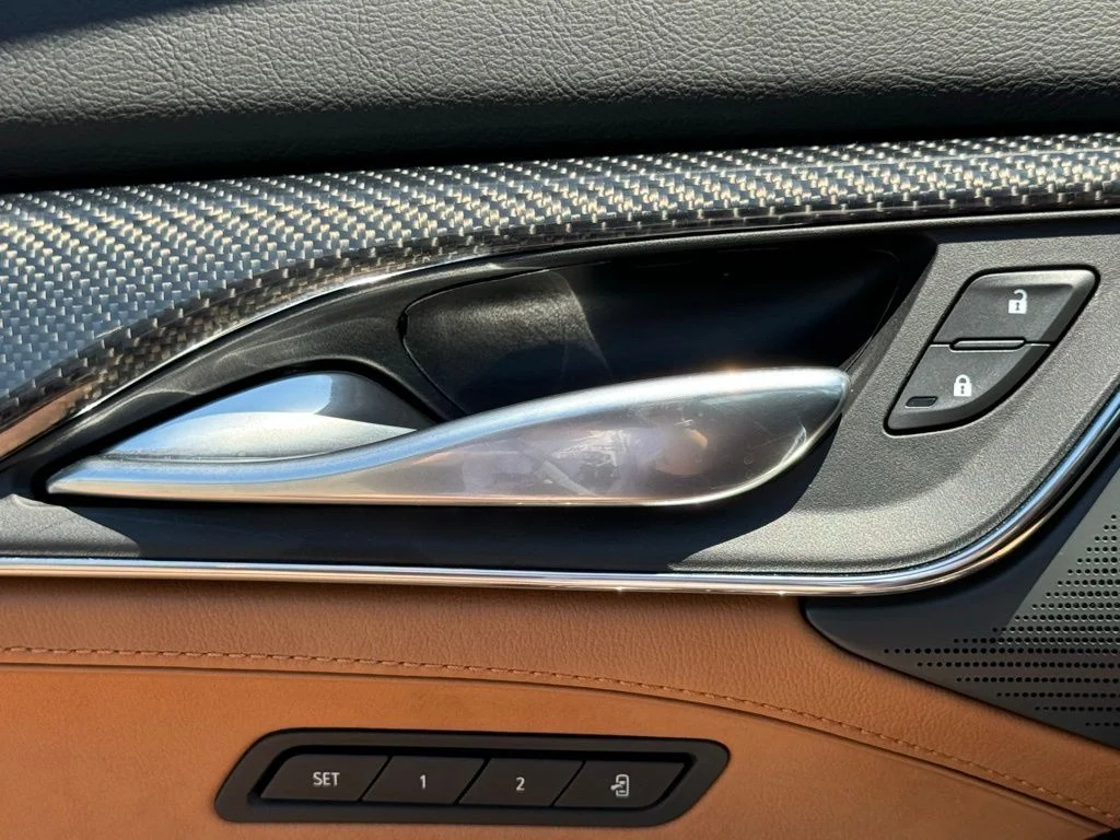 Used 2025  Cadillac Premium Luxury image 16