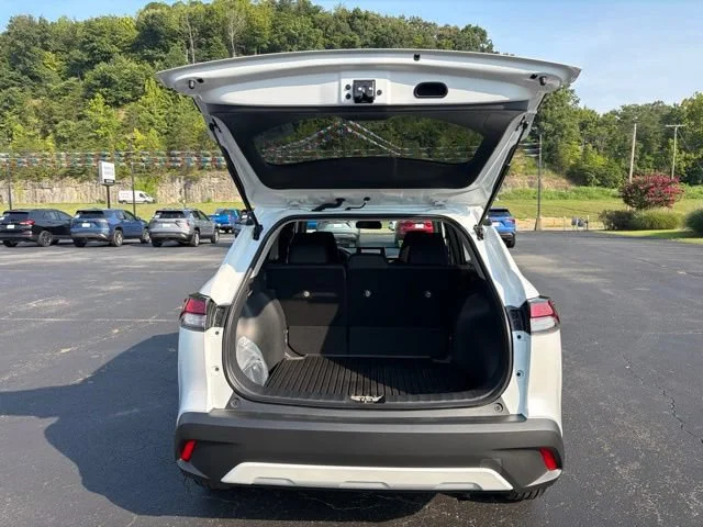 Used 2026 Off-white Toyota LE image 20