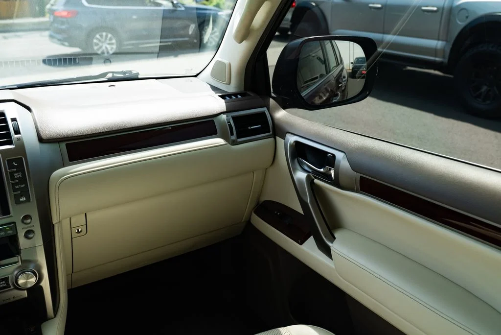 Used 2016 Red Lexus 460 Luxury image 11