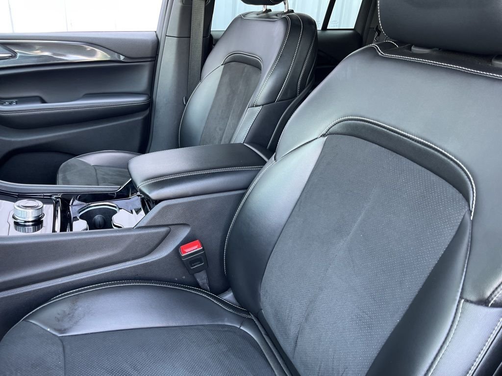 Used 2023 Silver Jeep Altitude X image 26