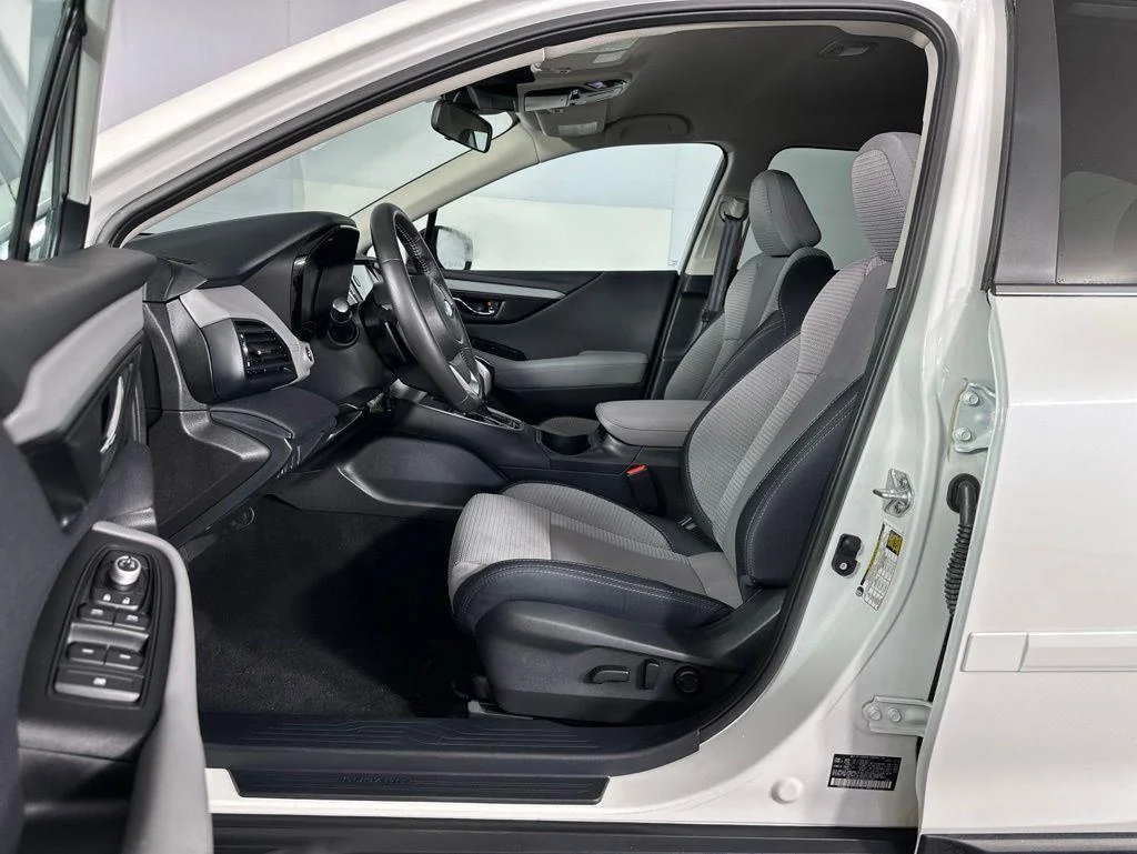 Used 2025 Crystal White Pearl Subaru Premium image 9