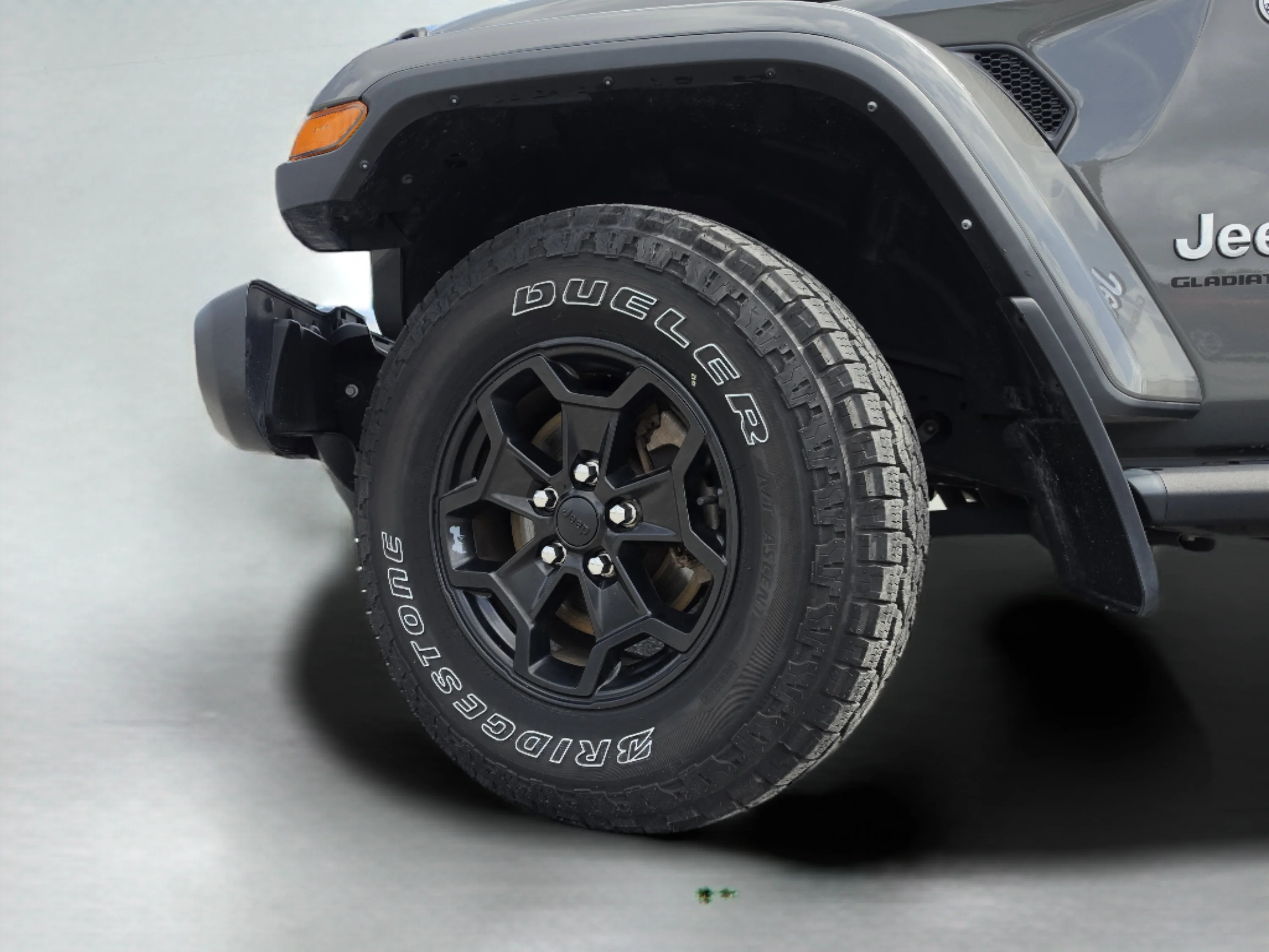 Used 2023 Sting-Gray Clearcoat Jeep Overland image 40