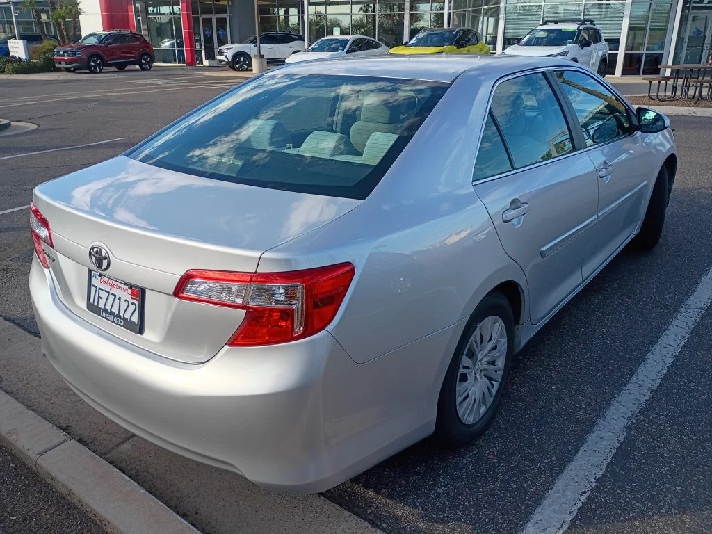 Used 2014 Silver Toyota LE image 4