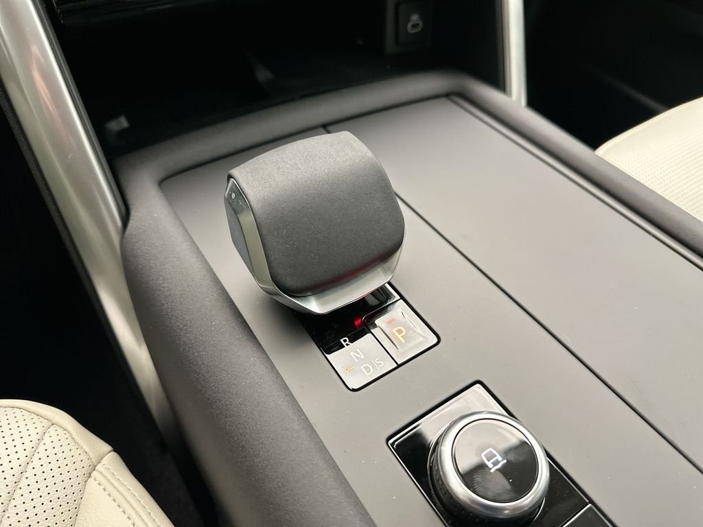 Used 2025 Varesine Blue Metallic Land Rover S image 9