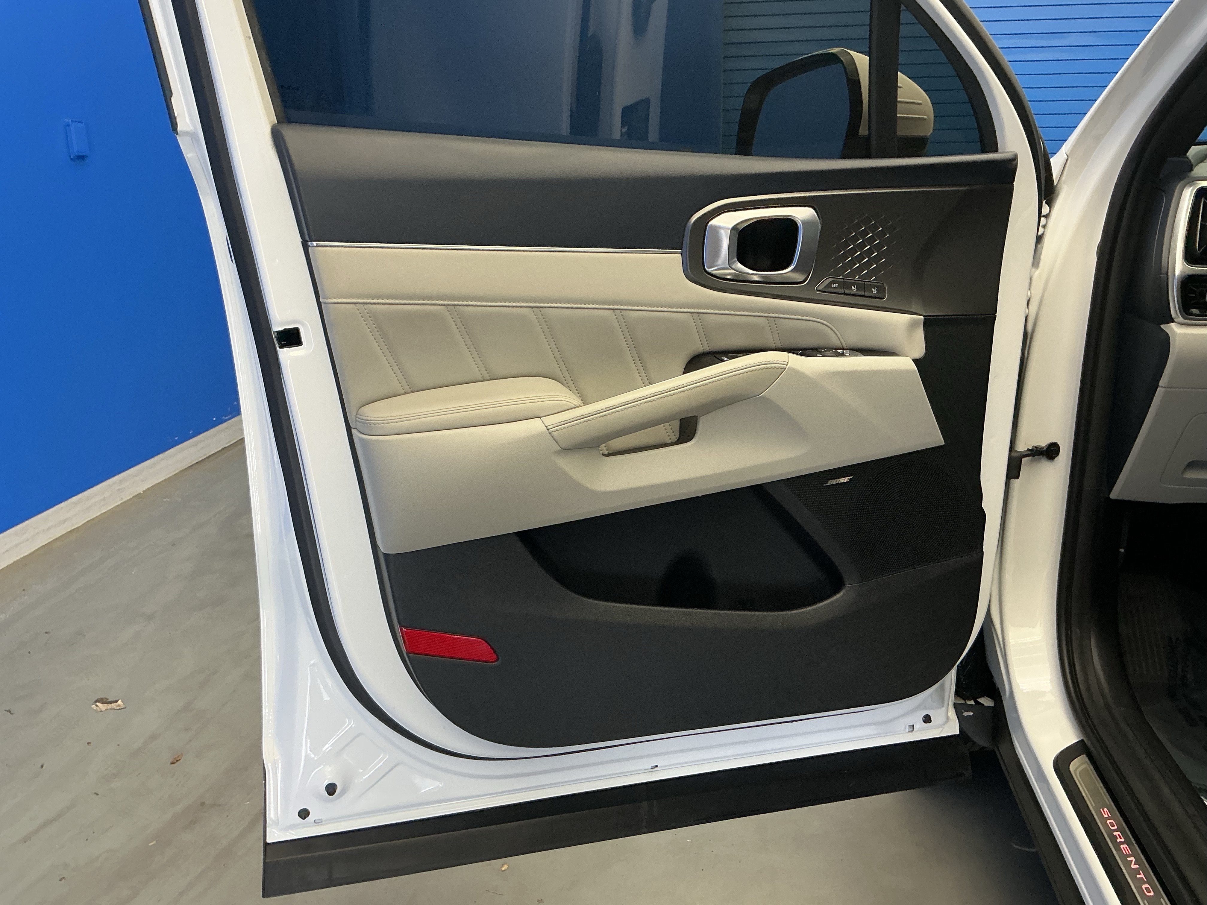Used 2022 Snow White Pearl Kia SX Prestige image 9