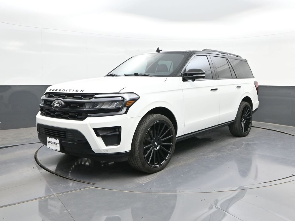 Used 2023 White Ford Limited image 1