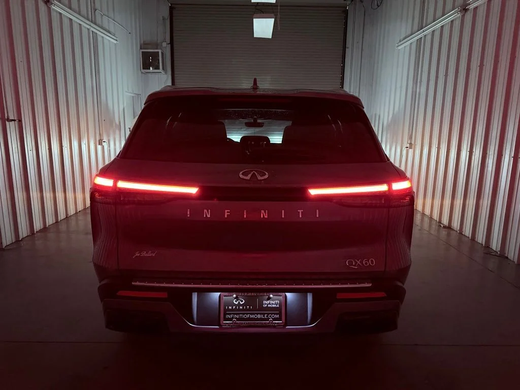 Certified Used 2023 Gray INFINITI LUXE image 9
