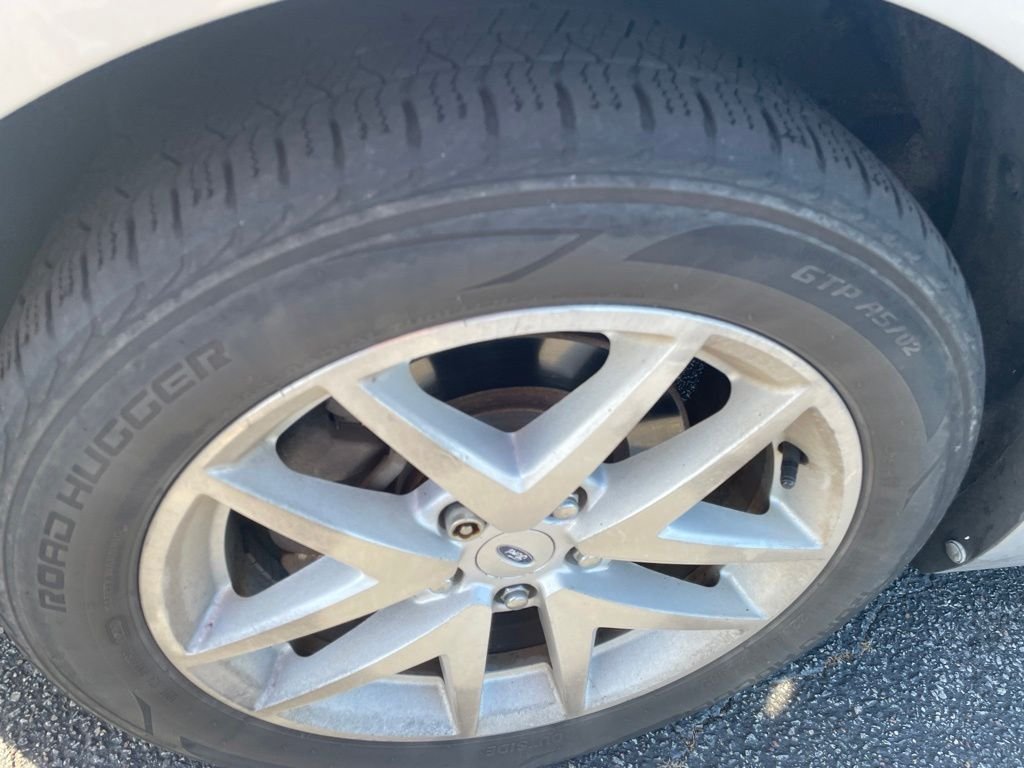 Used 2010 Silver Ford SE image 9