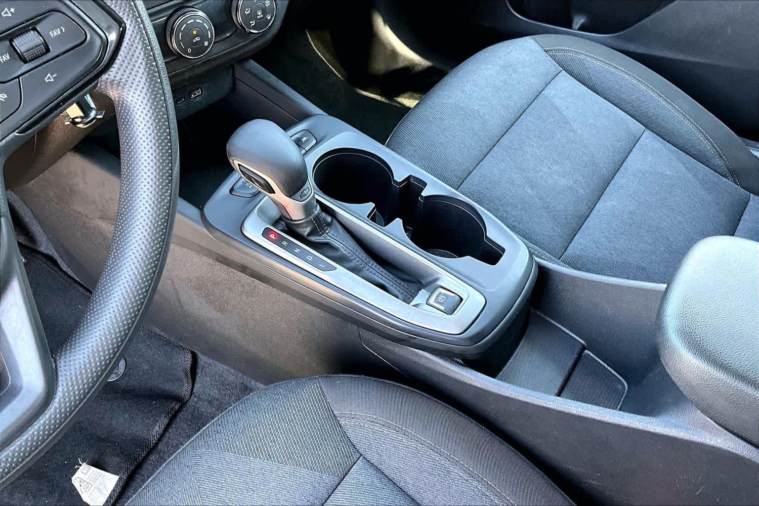 Used 2025 Summit White Chevrolet LS image 17