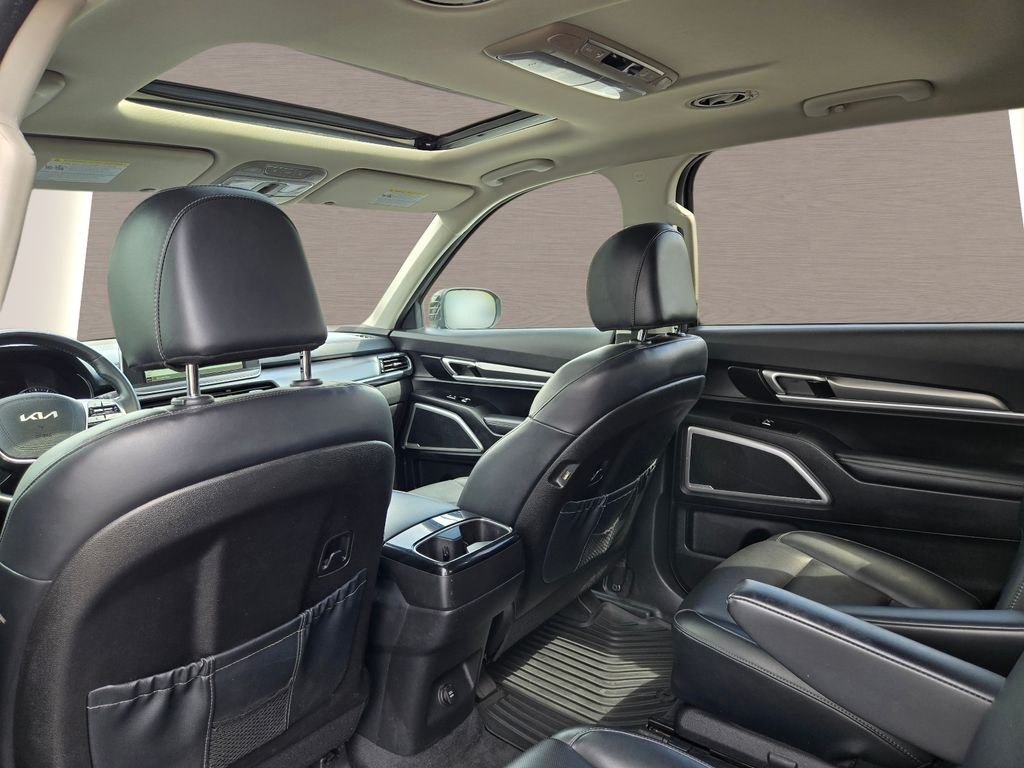 Used 2022 Black Kia S image 13