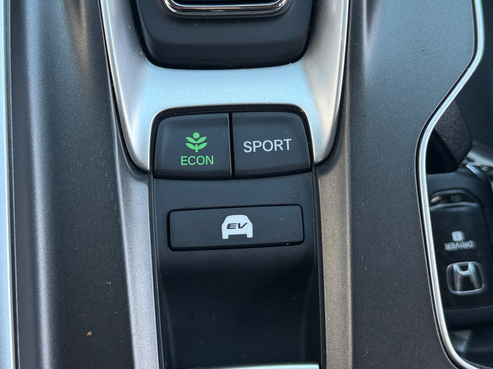 2022 Honda Accord Hybrid Touring - Photo 24