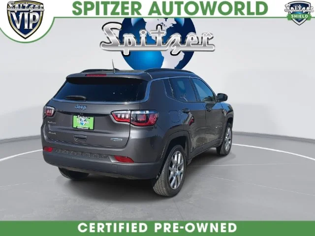 Used 2024 Gray Jeep Latitude Lux image 9